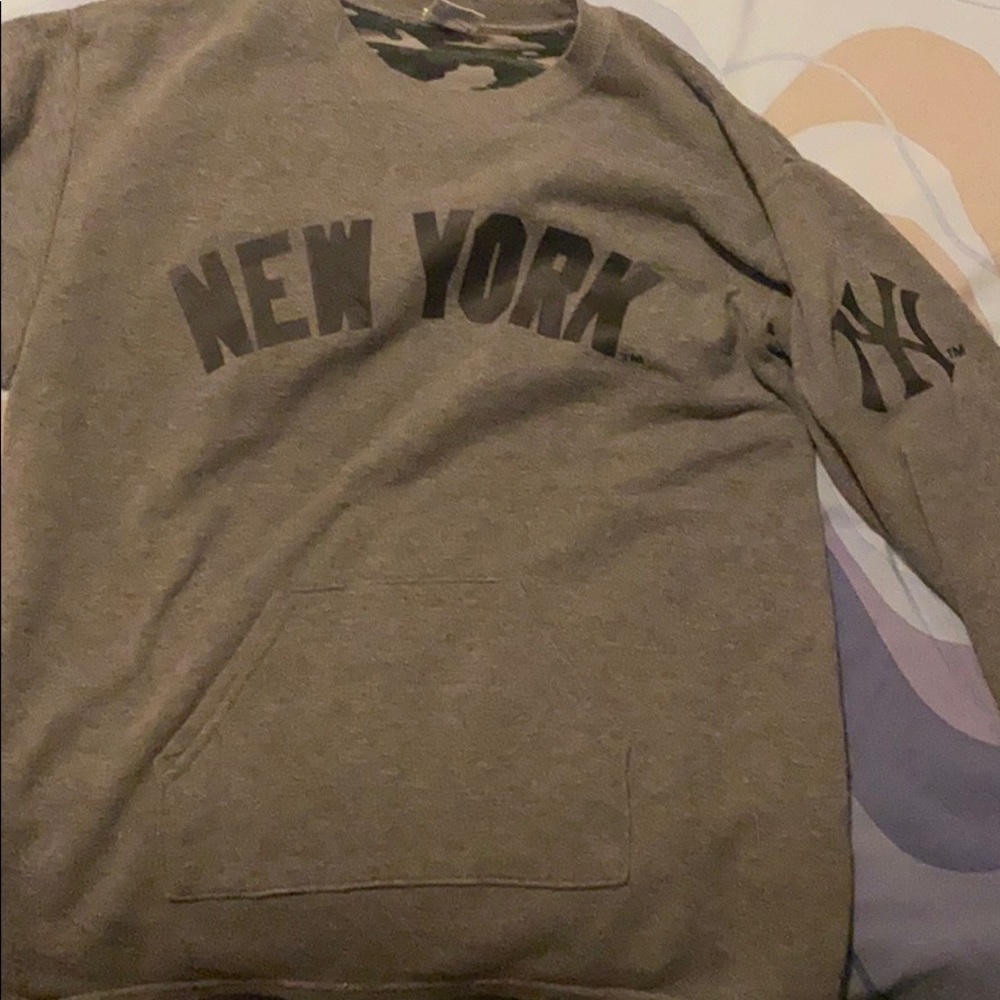 Adult Small Crew Neck NY Yankees Sweatshirt